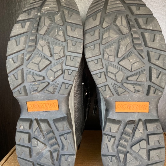 NortiV 8 Hiking Shoes For men.